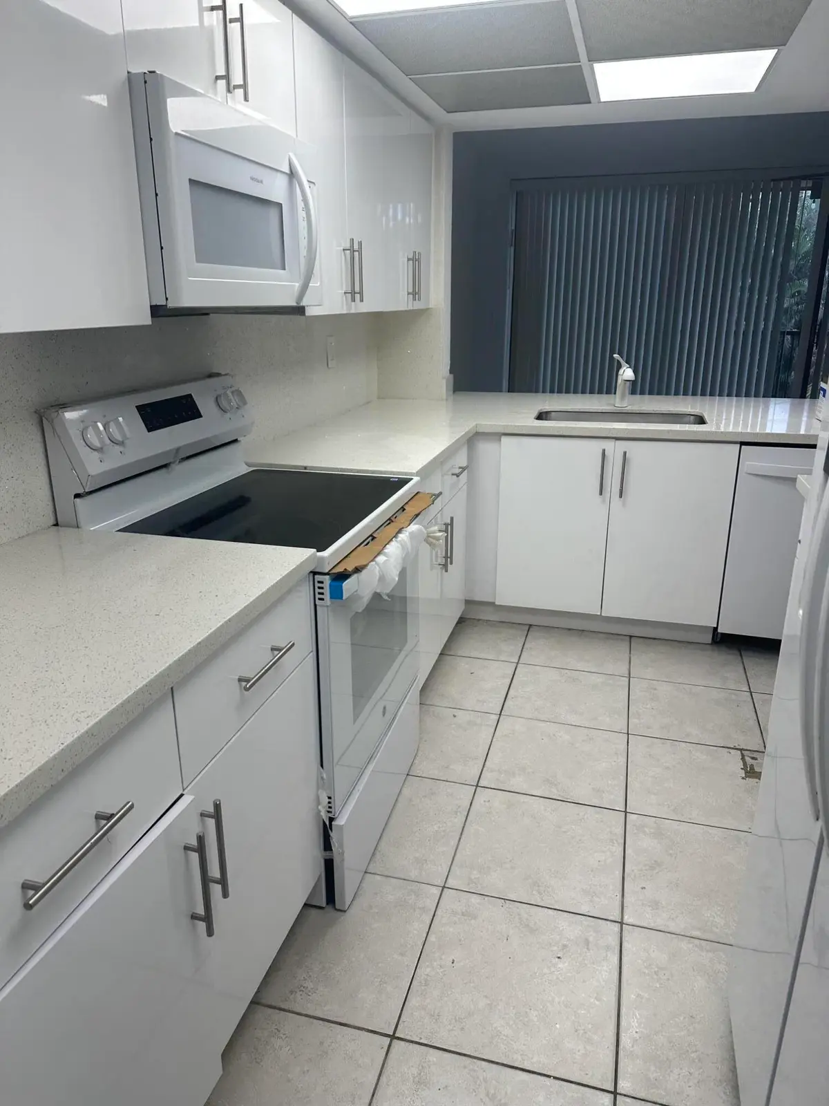 kitchen at 2811 SW 87th Terrace 1214, Davie