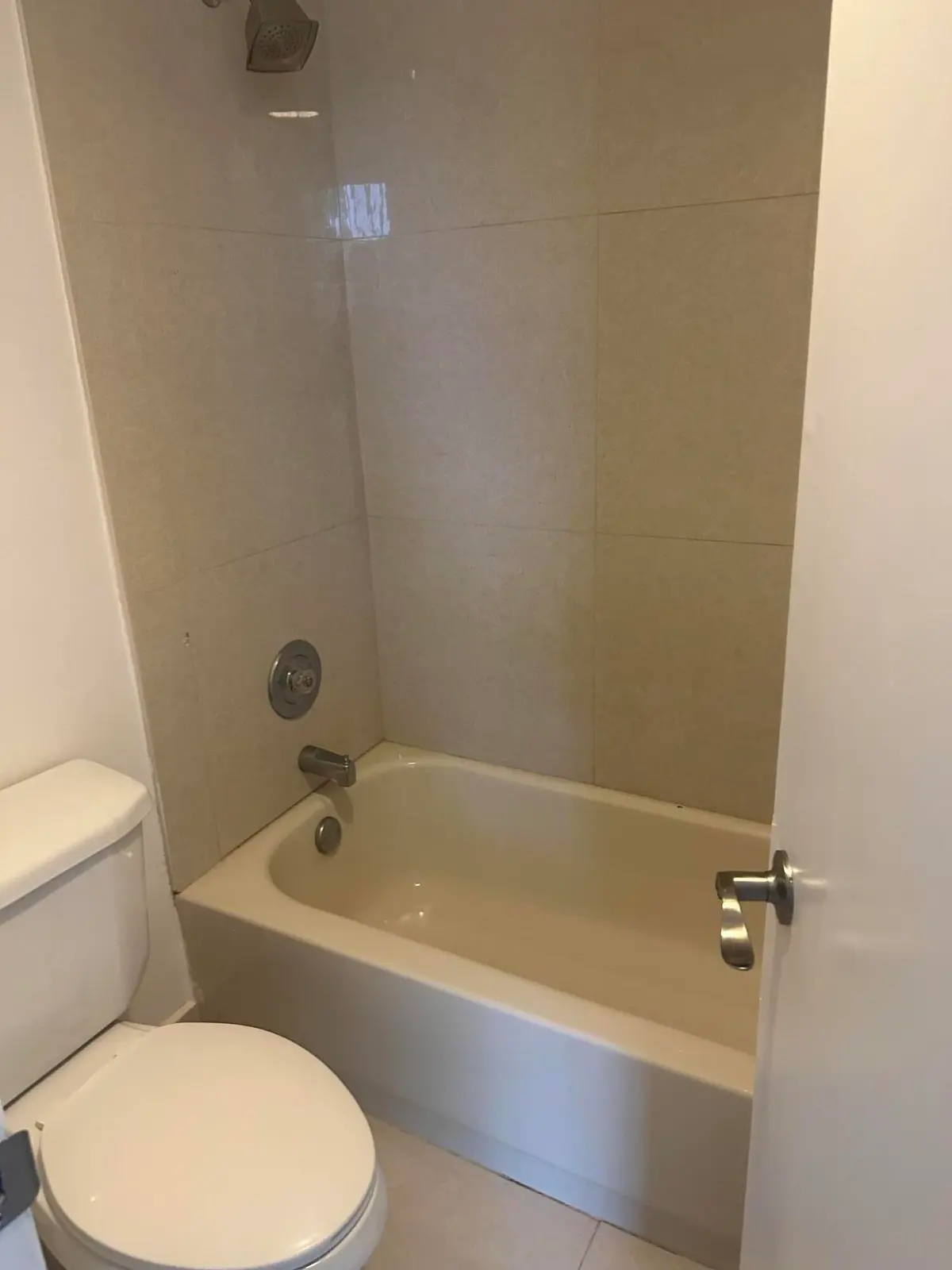 Tub at 2811 SW 87th Terrace 1214, Davie