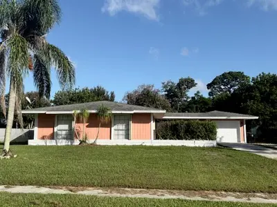 357 NE Camelot Drive, Port St. Lucie – Single Family Residence for sale