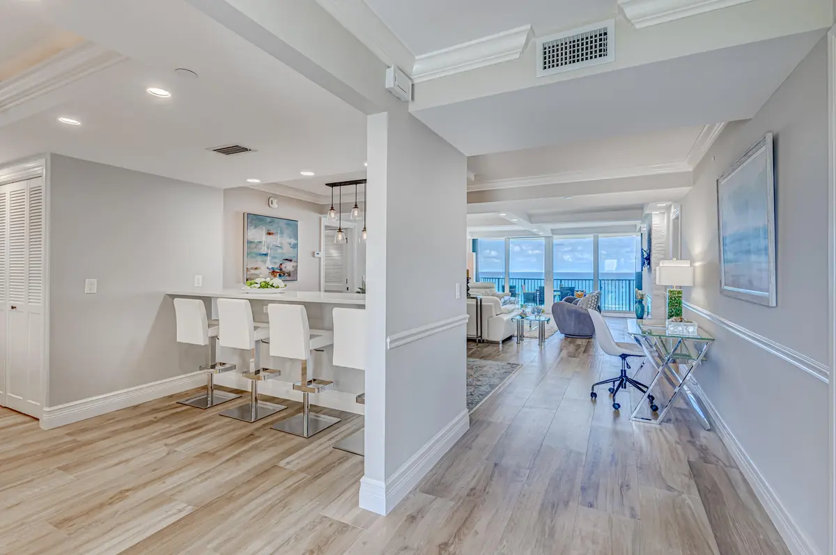 Entrance at 400 Beach Road 702, Tequesta