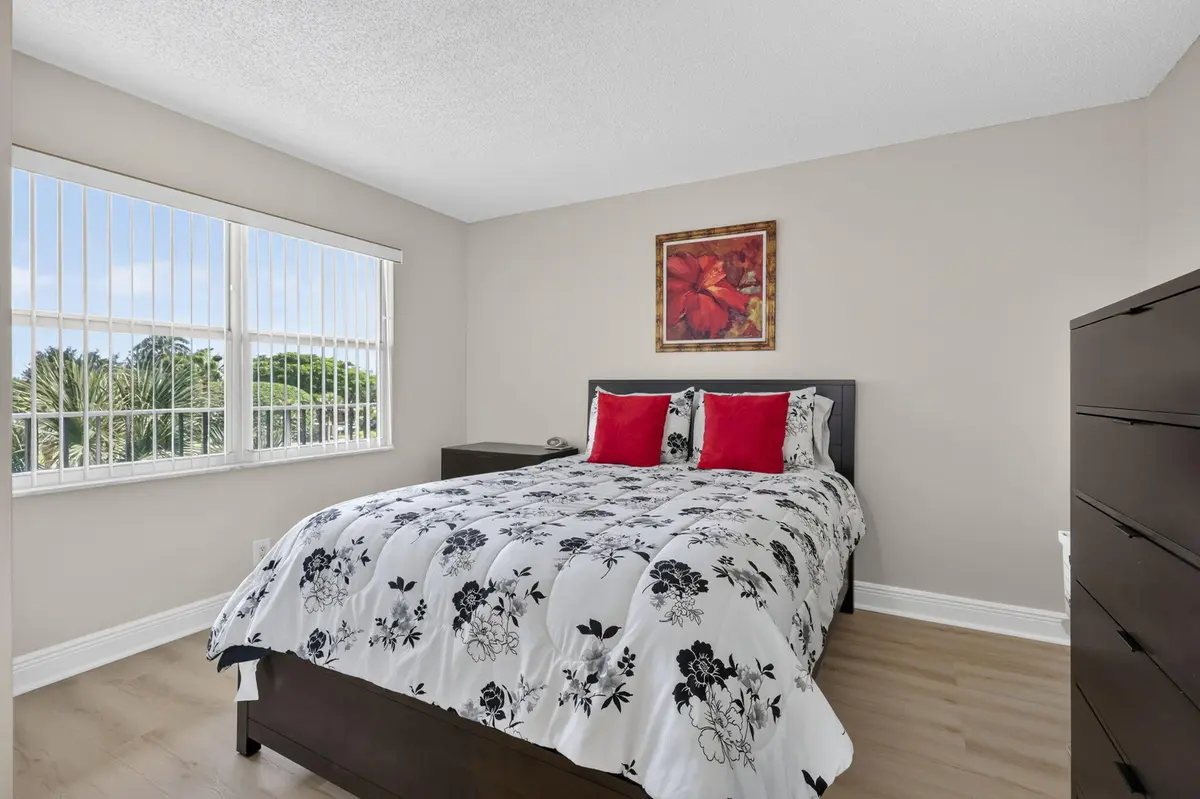 18-web-or-mls-BS1A3415 at 3871 Via Poinciana 407, Lake Worth