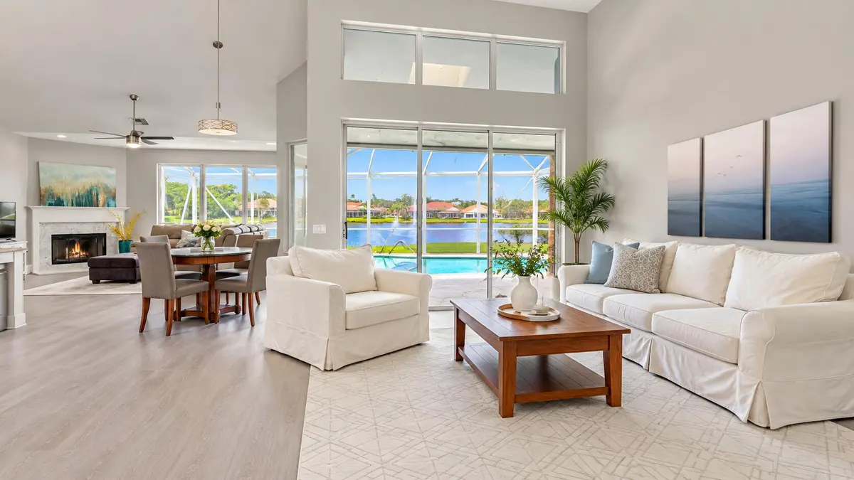 living room at 139 BROOKHAVEN Court, Palm Beach Gardens