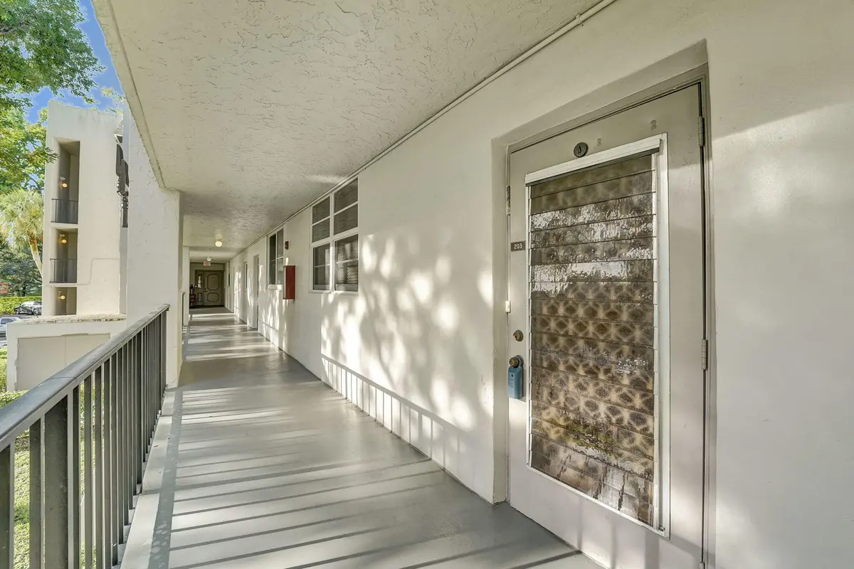 9-web-or-mls-DSC02943 at 9460 Poinciana Place 203, Davie