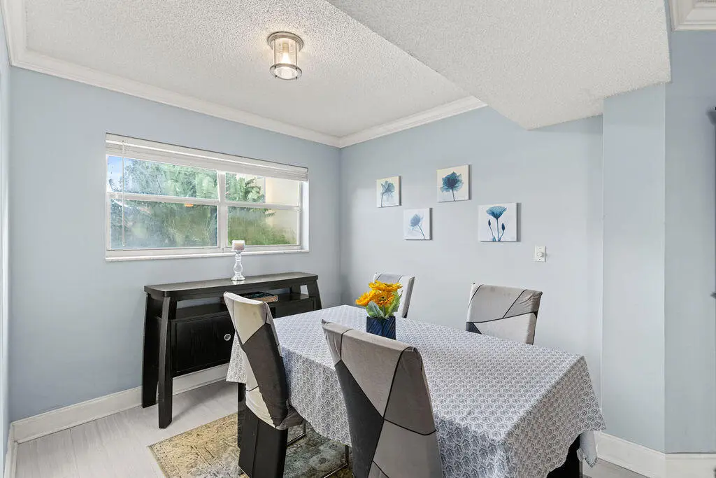 Via Poinciana dining at 3590 Via Poinciana 216, Lake Worth