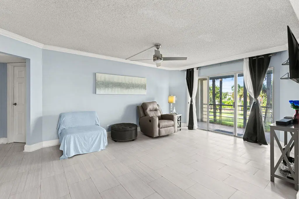 via Poinciana living at 3590 Via Poinciana 216, Lake Worth