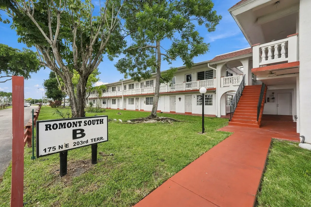 03_dsc03541 at 175 NE 203rd Terrace 24, Miami