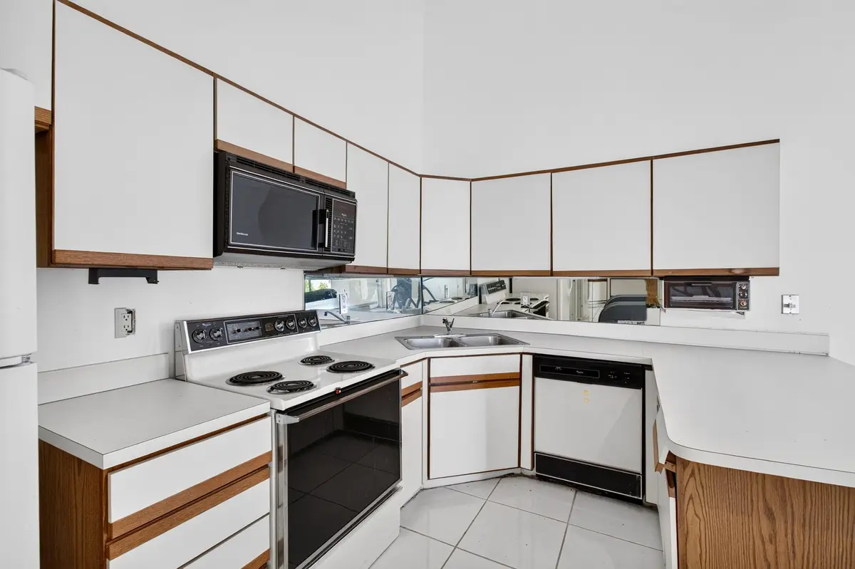 KITCHEN at 9844 Boca Gardens Circle A, Boca Raton