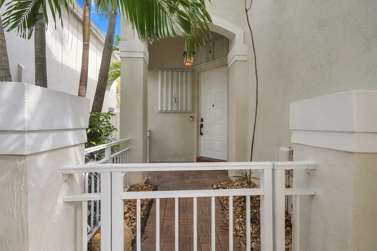 04_dsc03406 at 1115 PAPAYA Street, Hollywood
