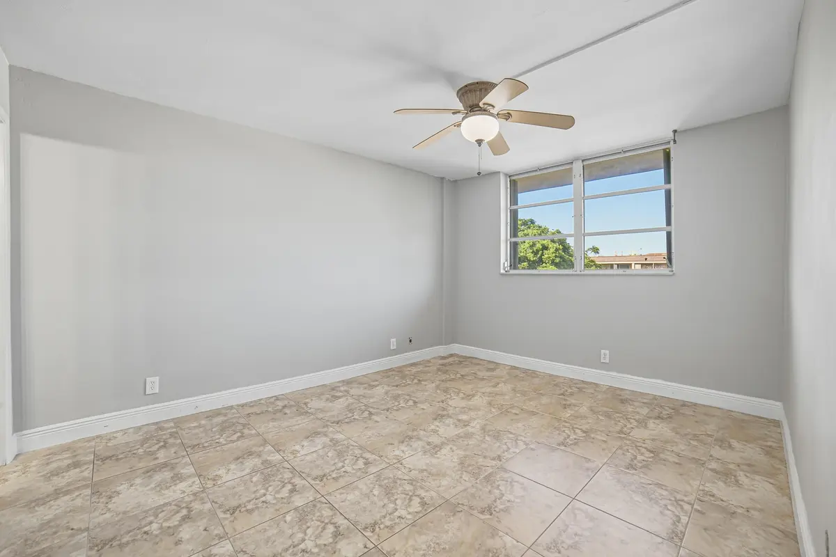 Bedroom at 4500 N FEDERAL Highway 358G, Lighthouse Point