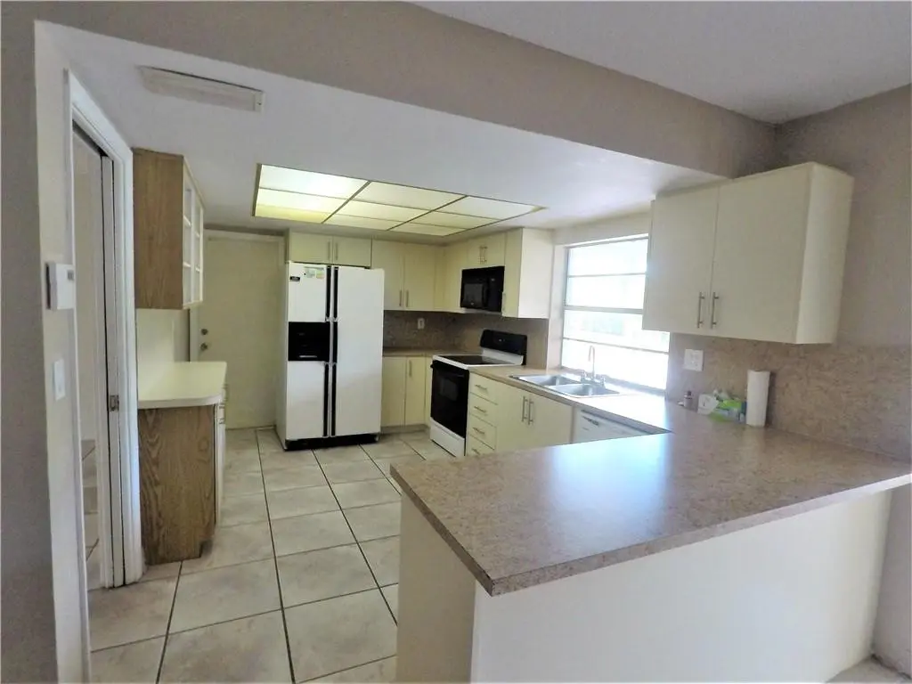 Photo 6 at 7221 NW 10TH Place, Plantation