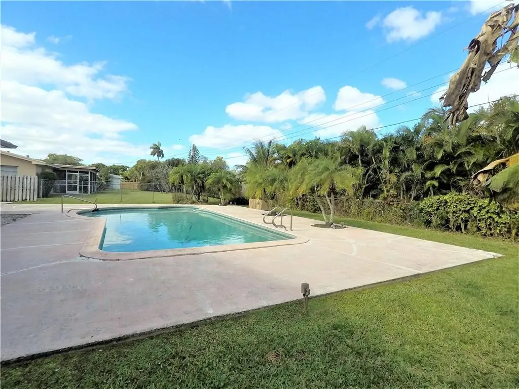 Photo 8 at 7221 NW 10TH Place, Plantation