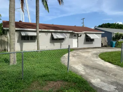 5708 DRIFTWOOD Street, Mangonia Park – Single Family Residence for sale