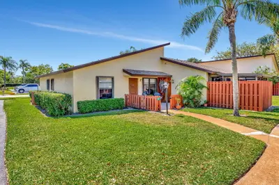 7917 SE Villa Circle, Hobe Sound – Condominium for sale