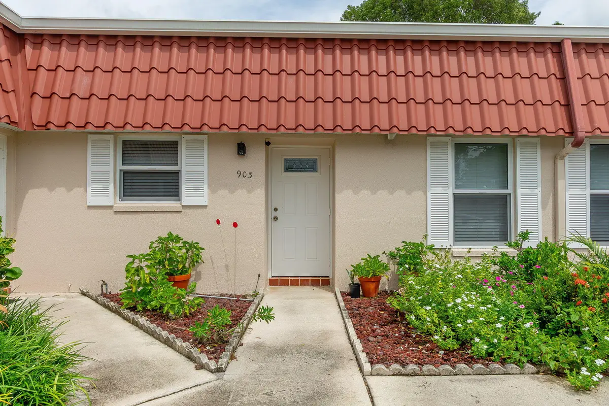 Entrance at 903 Worcester Lane, Lake Worth