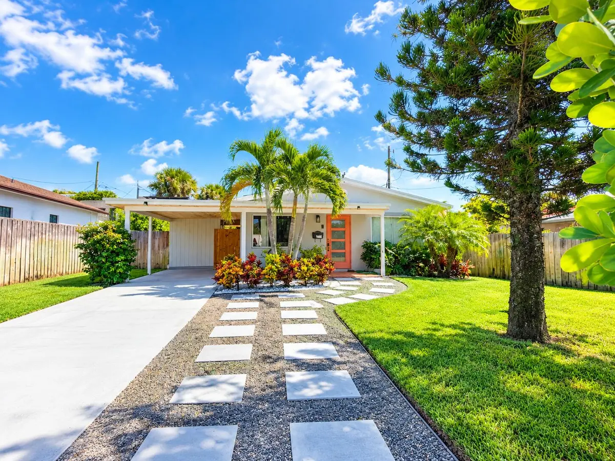 6B53288B-925E-48C4-8AD3-5242D81329FC at 7610 S Olive Avenue, West Palm Beach