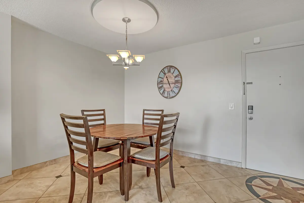 dining area at 125 S OCEAN Avenue 304, Palm Beach Shores