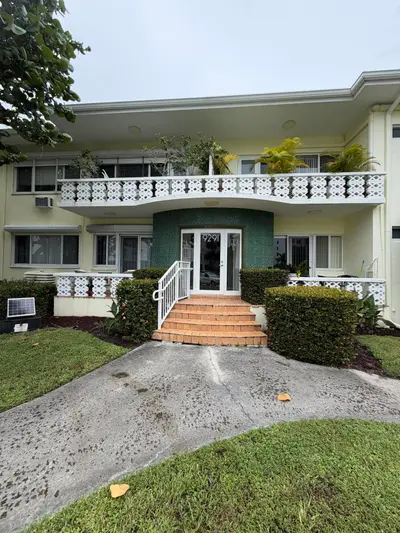 9291 W Bay Harbor Drive 8, Bay Harbor Islands – Condominium for sale
