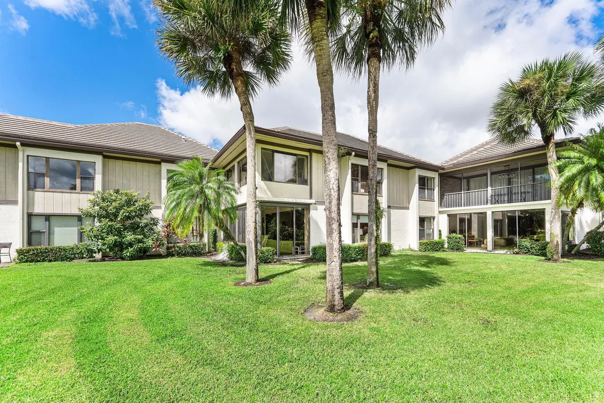 Green spaces at Meadowbrook at 13244 Polo Club Road C107, Wellington