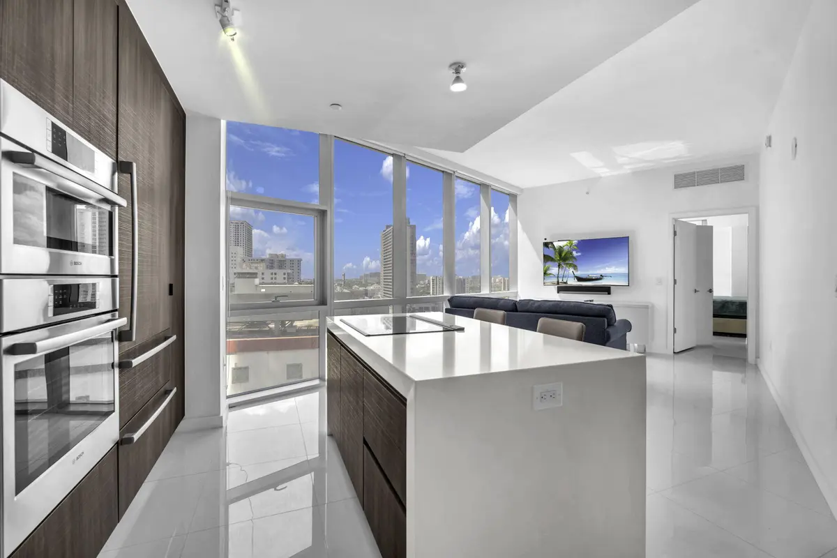 3-web-or-mls-DSC08312 at 851 NE 1ST Avenue 1002, Miami