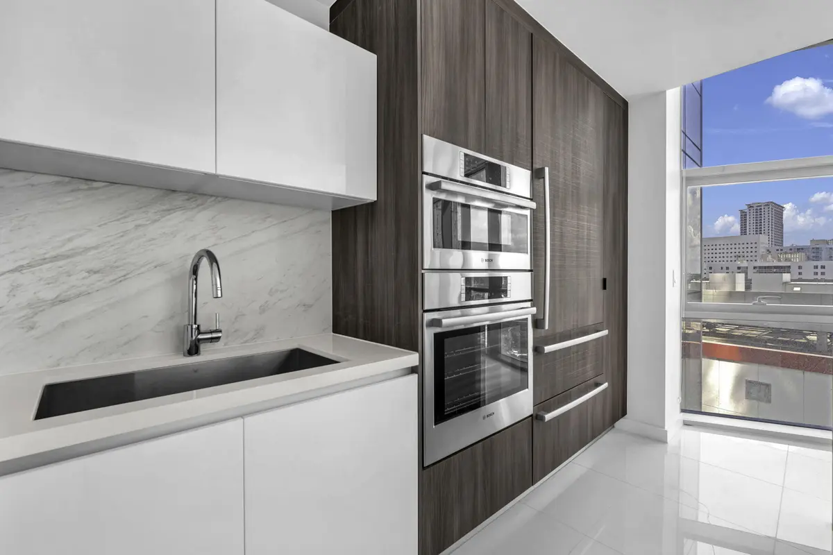 7-web-or-mls-DSC08328 at 851 NE 1ST Avenue 1002, Miami