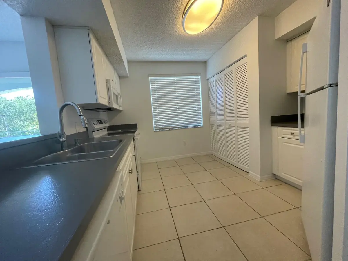 165-005 at 165 NW 96TH Terrace 3-207, Pembroke Pines
