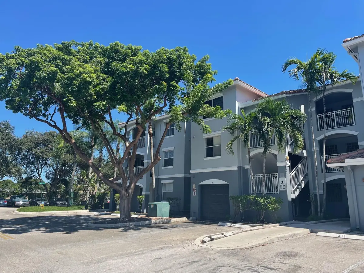 165-003 at 165 NW 96TH Terrace 3-207, Pembroke Pines