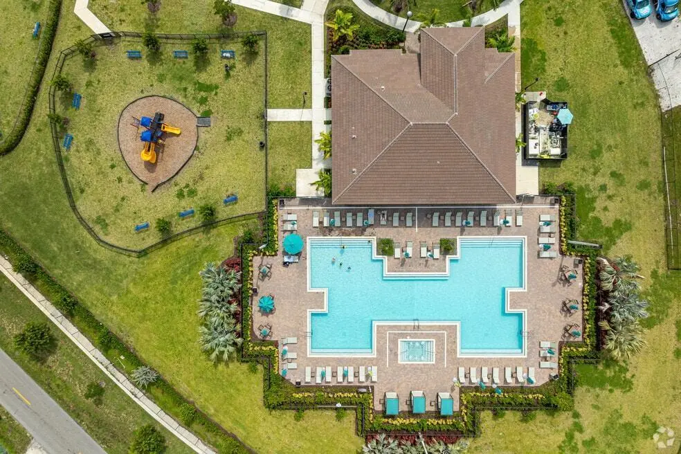 u-boB-YwQfqM7RDeP41hm0uJmHGvg0fCpYMTsgqe at 2388 NW 130th Terrace, Miami