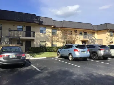 9157 NW 1ST Court 203, Pembroke Pines – Condominium for sale