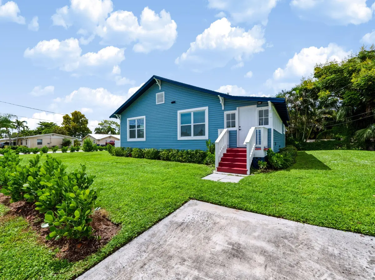 Side View at 1566 NW 9th Avenue, Stuart