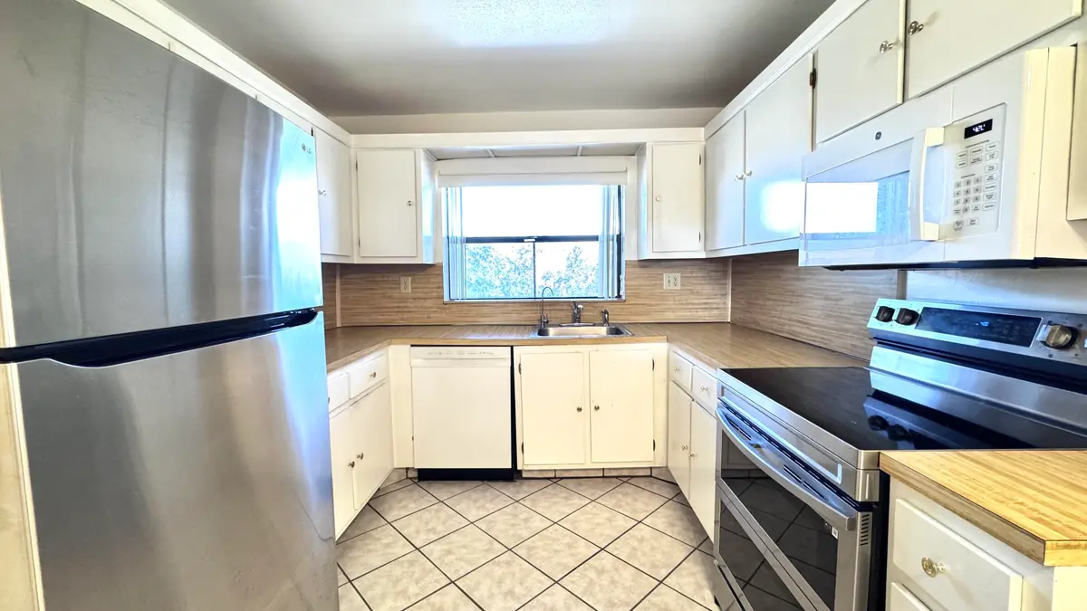 Kitchen at 10207 Sunrise Lakes Boulevard 407, Sunrise