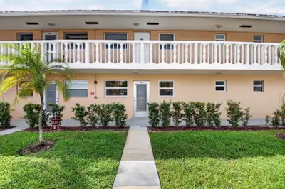 2192 NE 1st Way 104, Boynton Beach – Condominium for sale