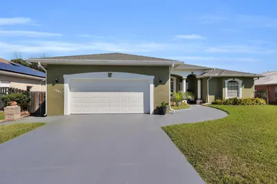 1885 SW ALTMAN Avenue, Port St. Lucie – Single Family Residence for sale