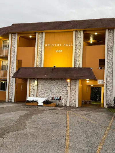 5320 NW 11TH Street 205, Plantation – Condominium for rent