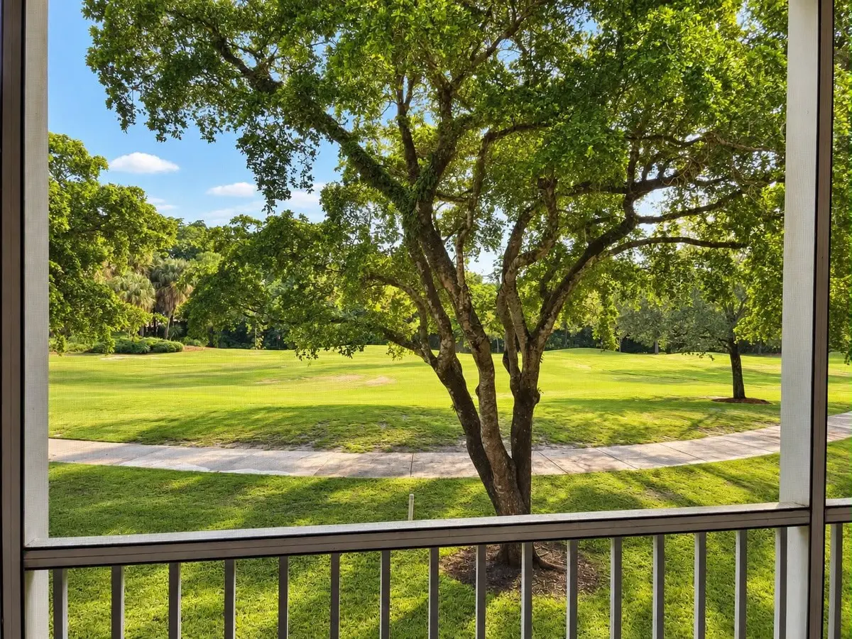 9a3904f2-cb05-4d9f-88b7-490dc6bde0d2 at 9470 TANGERINE Place 203, Davie