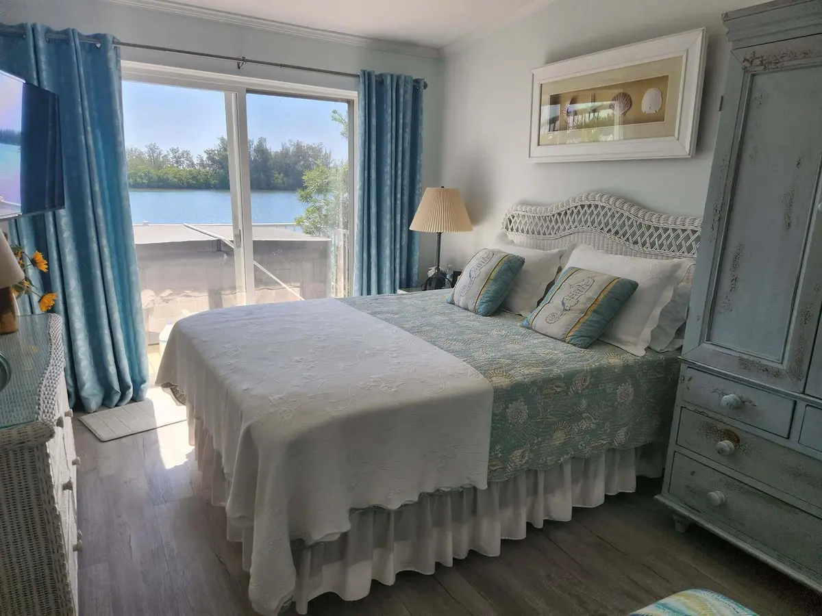 547541031_10230951523995084_341209507725 at 113 E Harbor Drive, Vero Beach