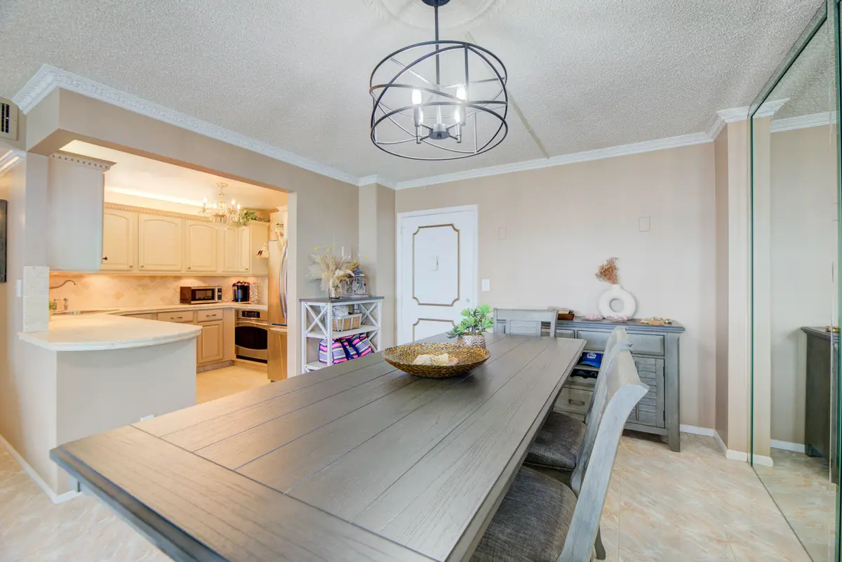 JH 1404 dining table kitchen at 305 N Pompano Beach Boulevard 1404, Pompano Beach