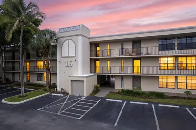 16 ROYAL PALM Way 205, Boca Raton – Condominium for rent