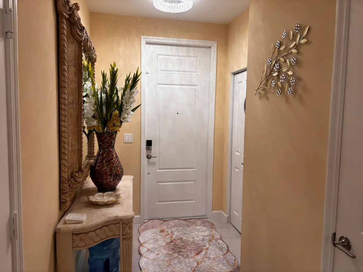 Foyer/Half bath at 4626 MEYERSON Place, Lake Worth