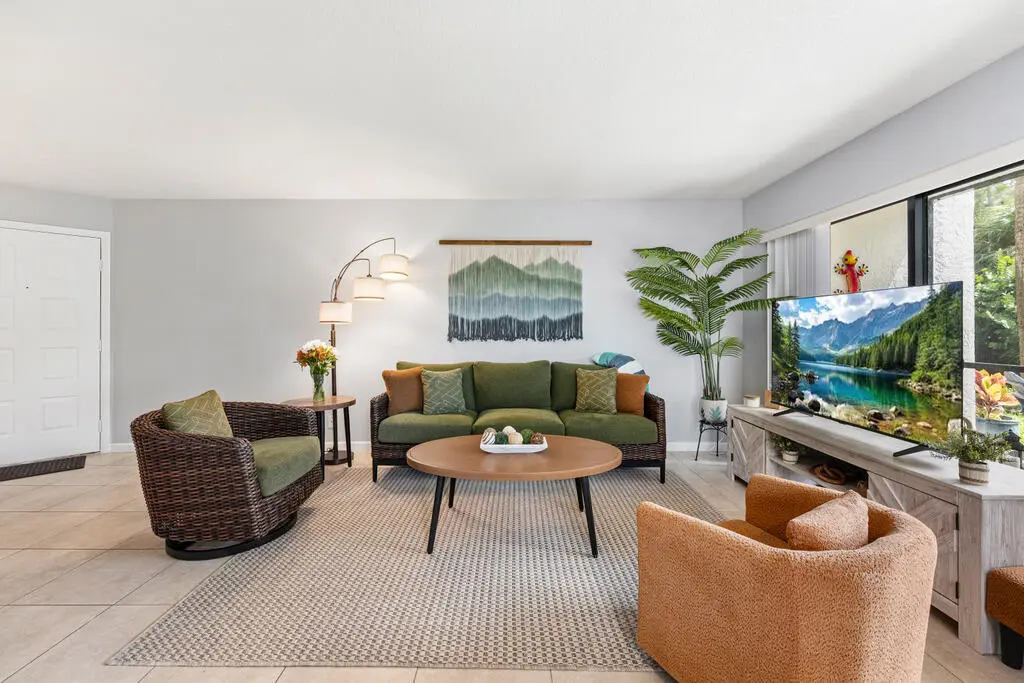 Great Room at 1605 S US HIGHWAY 1 F106, Jupiter