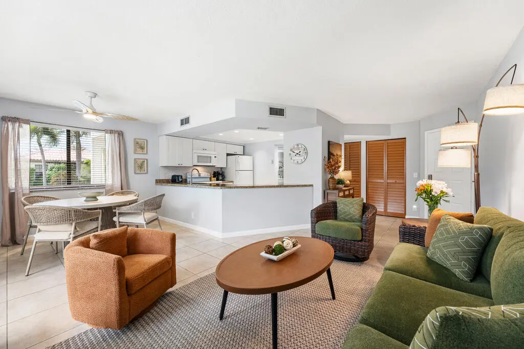 Great Room at 1605 S US HIGHWAY 1 F106, Jupiter