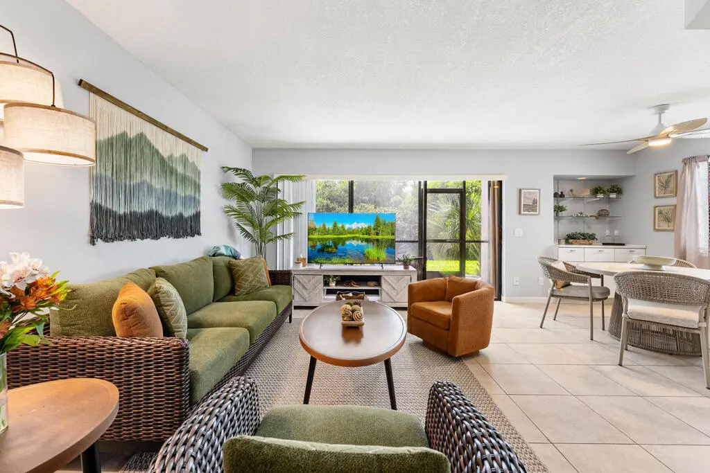 Great Room at 1605 S US HIGHWAY 1 F106, Jupiter