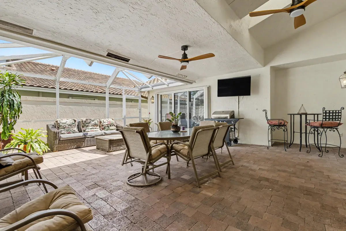 7021-8 at 7021 FALLS Road, Boynton Beach