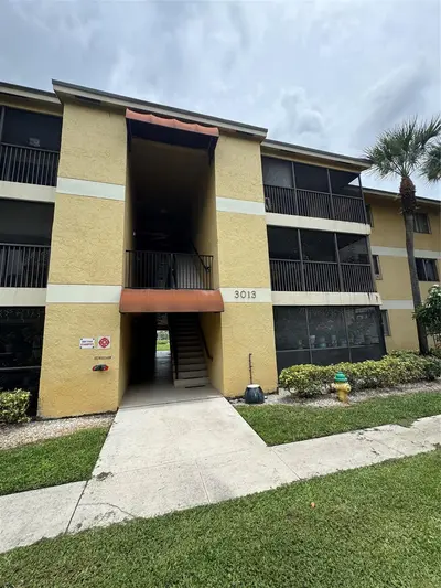 3013 N Oakland Forest Drive 106, Oakland Park – Condominium for sale