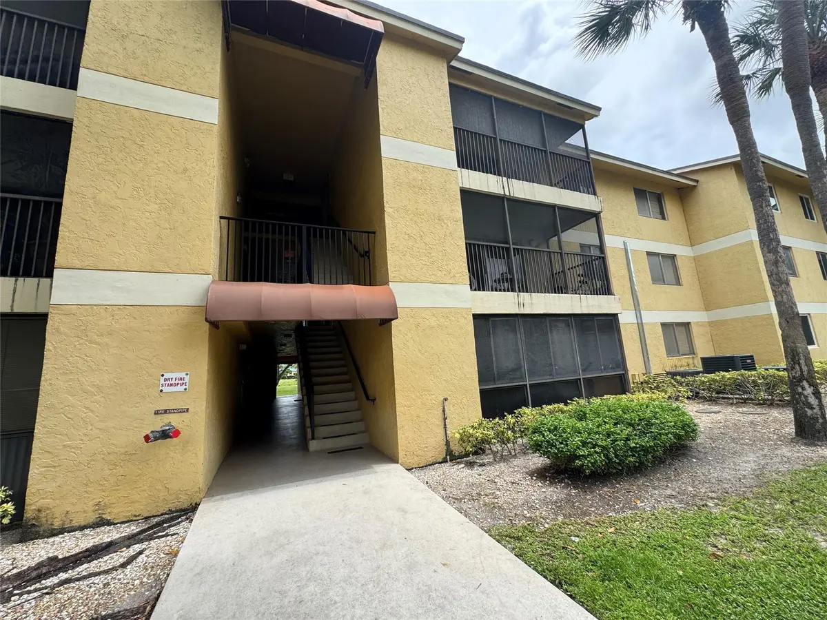 Photo 2 at 3013 N Oakland Forest Drive 106, Oakland Park