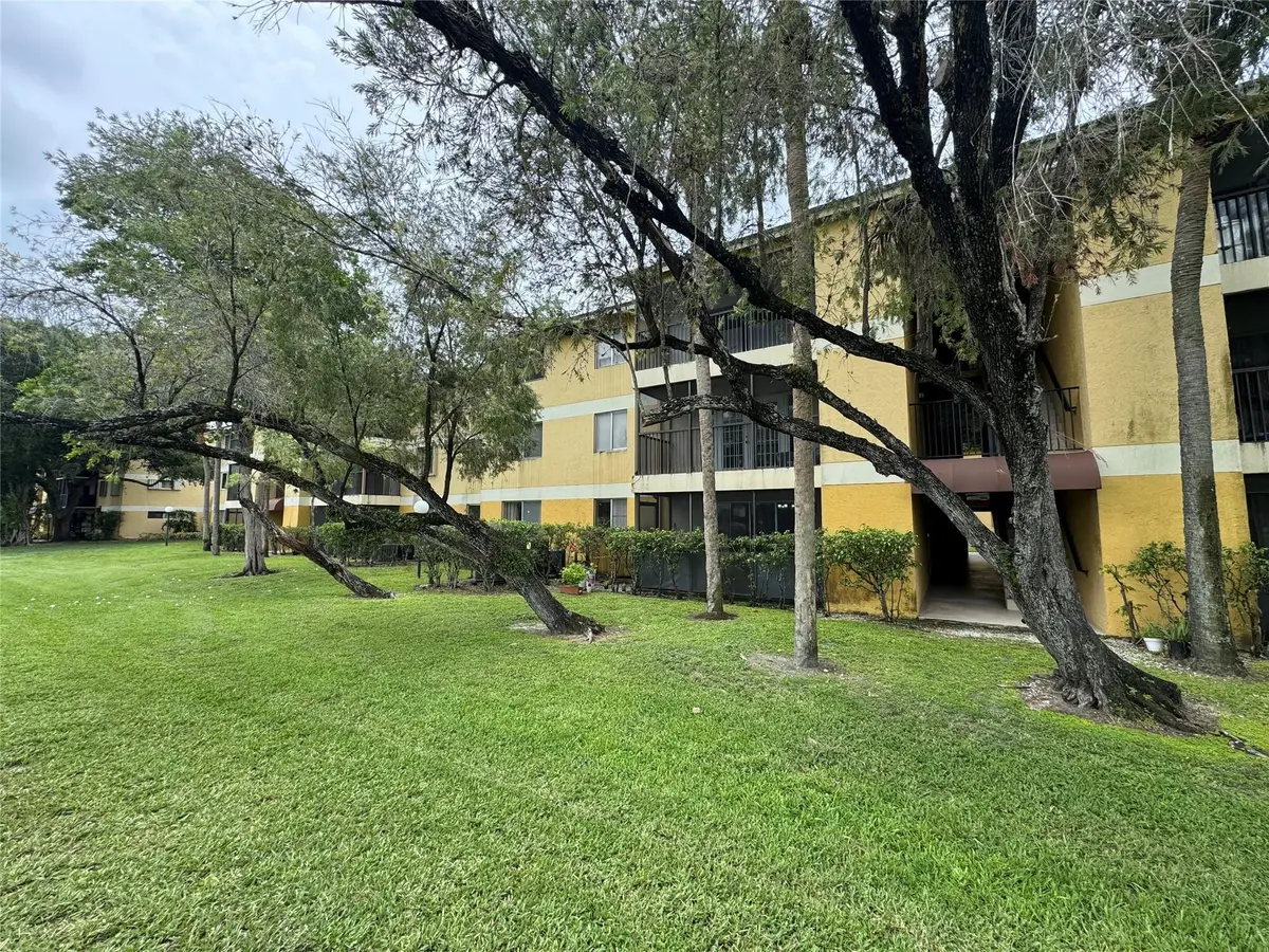 Photo 4 at 3013 N Oakland Forest Drive 106, Oakland Park
