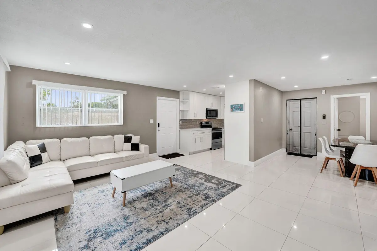 01 01 House Layed out at 921 NW 14th Street, Fort Lauderdale