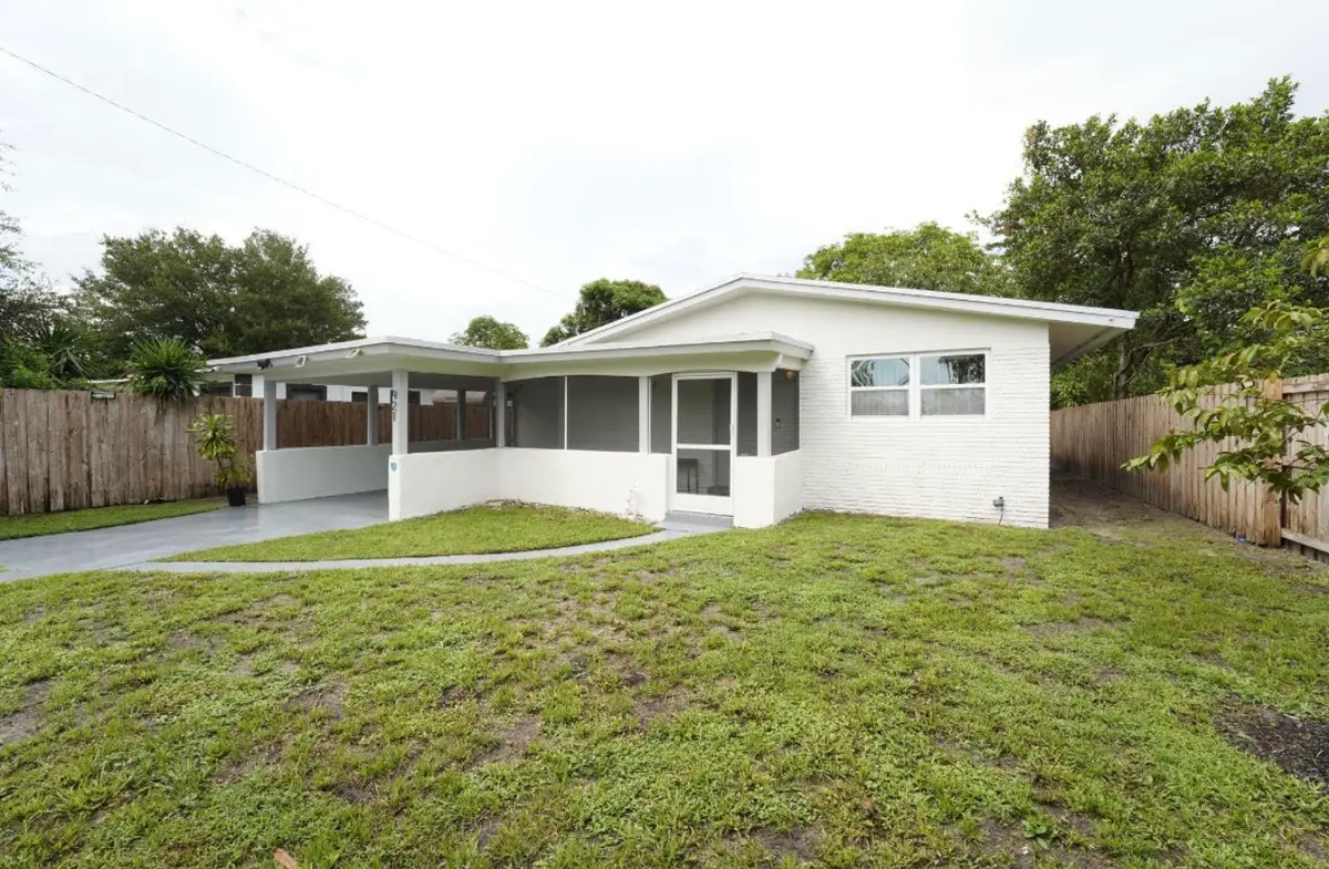 01 00 Front House at 921 NW 14th Street, Fort Lauderdale