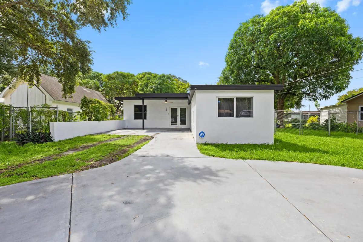 29-424A1659 at 28 NE 165th Street, Miami