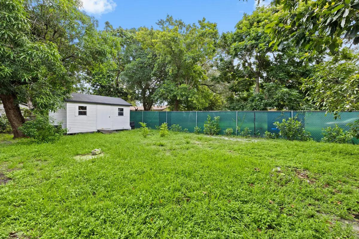 24-424A1624 at 28 NE 165th Street, Miami