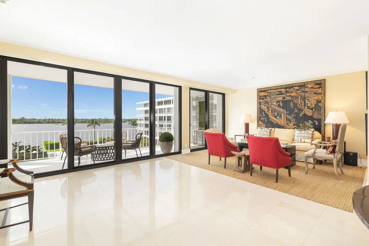 LIving/dining at 2784 S OCEAN Boulevard 301E, Palm Beach